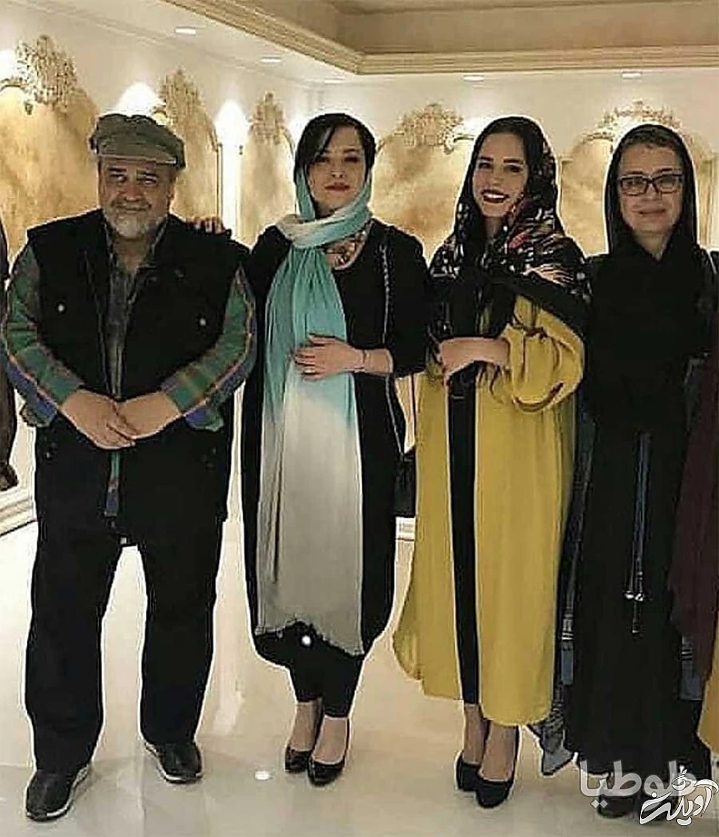 ملیکا شریفی نیا در کنار خانواده اش